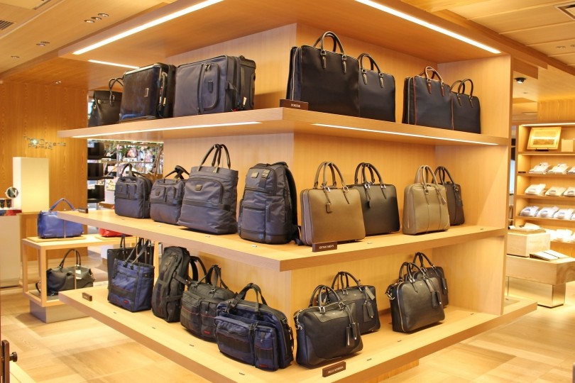 春のイセタンサローネ メンズ 丸の内 丸の内の男たちが愛用するバッグ スモールレザーグッズは ビジネスのための良き相棒が人気 春のイセタンサローネ メンズ 丸の内 Feature 伊勢丹新宿店メンズ館 公式メディア Isetan Men S Net