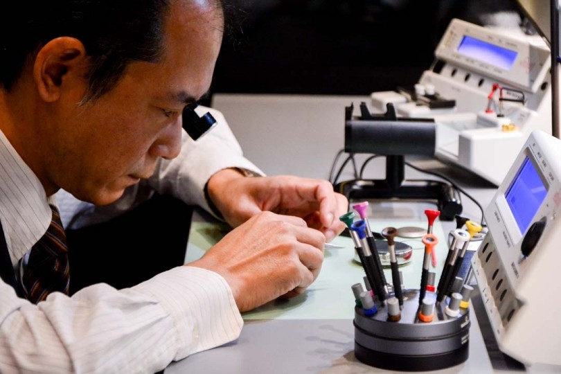 腕時計のメンテナンス 機械式時計を長く愛用するには 適切なメンテナンスが必要です 1 3 Q A 伊勢丹新宿店メンズ館 公式メディア Isetan Men S Net