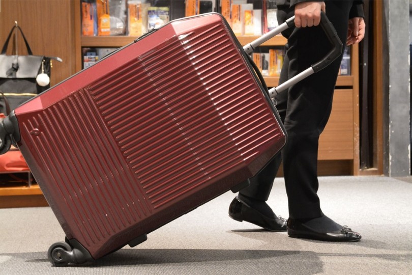 新連載 ショッピングq A フロアアテンダントが選ぶ 旅 アイテム Proteca プロテカ スーツケース 2 2 Q A 伊勢丹新宿店メンズ館 公式メディア Isetan Men S Net