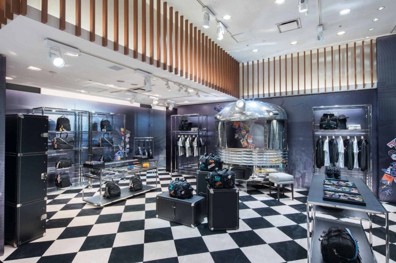 オープンレポート Prada プラダ ブランド初のベルクロステッカーで 世界限定発売のバッグをカスタマイズ Recommend 伊勢丹新宿店メンズ館 公式メディア Isetan Men S Net