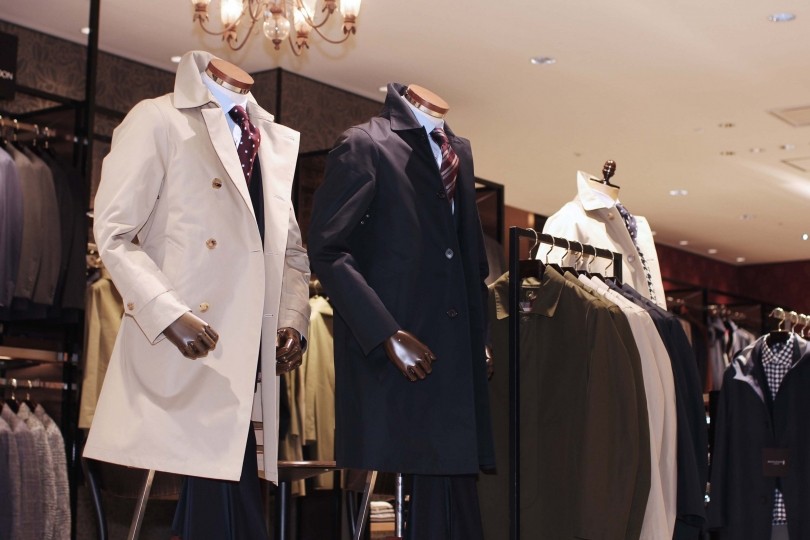 連載 Mackintosh London マッキントッシュ ロンドン 17年秋冬注目の新素材 ギャバジン330 を纏った新作コート誕生 名品 ダンケルド など3モデルが登場 1 2 Recommend 伊勢丹新宿店メンズ館 公式メディア Isetan Men S Net