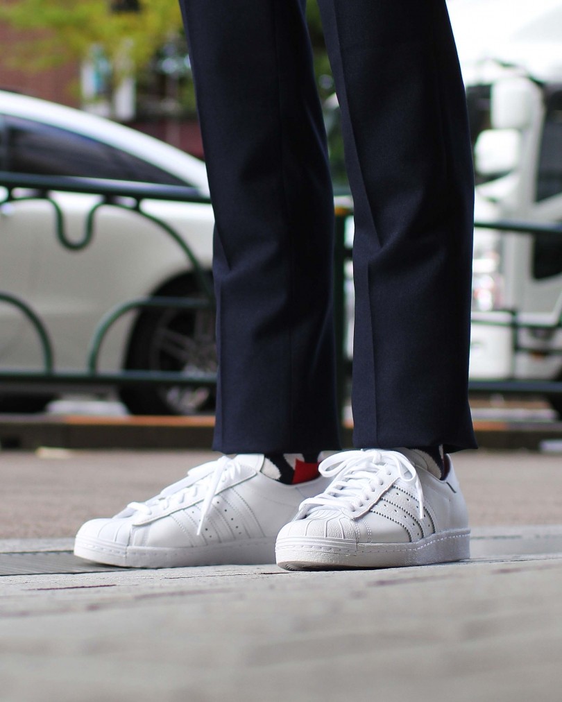 通勤にもおすすめ ビジネススタイルに好印象なスニーカー選びと着こなし3選 Recommend 伊勢丹新宿店メンズ館 公式メディア Isetan Men S Net