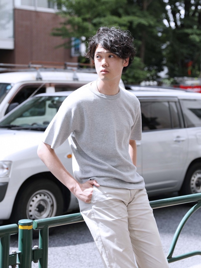 国産2大ブランドに注目 Tシャツ派もポロシャツ派も納得 ドレスアップに映える盛夏のニットとは 2 3 Recommend 伊勢丹新宿店メンズ館 公式メディア Isetan Men S Net