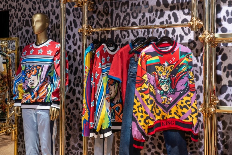 Dolce Gabbana ドルチェ ガッバーナ 期間限定ストアに 19 年 秋冬 メンズ プレコレクション が早くも登場 5月8日 水 更新 2 2 Event 伊勢丹新宿店メンズ館 公式メディア Isetan Men S Net