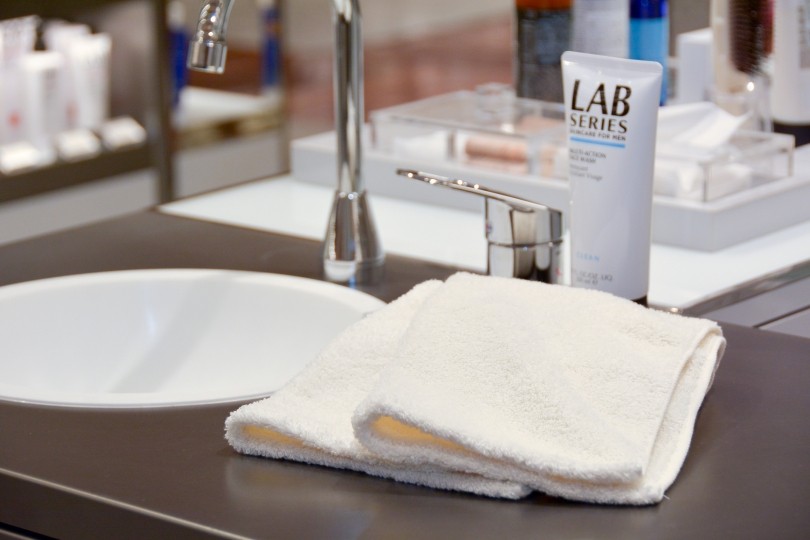 いまさら聞けない スキンケアのお悩み相談室 洗顔料の正しい選び方を教えてください みんなが知りたいメンズスキンケアatoz イセタンコスメンズ Feature 伊勢丹新宿店メンズ館 公式メディア Isetan Men S Net