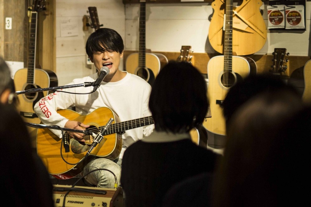 【インタビュー】マーティンのギターのそばにはいつも、音楽と笑顔がある──尾崎裕哉