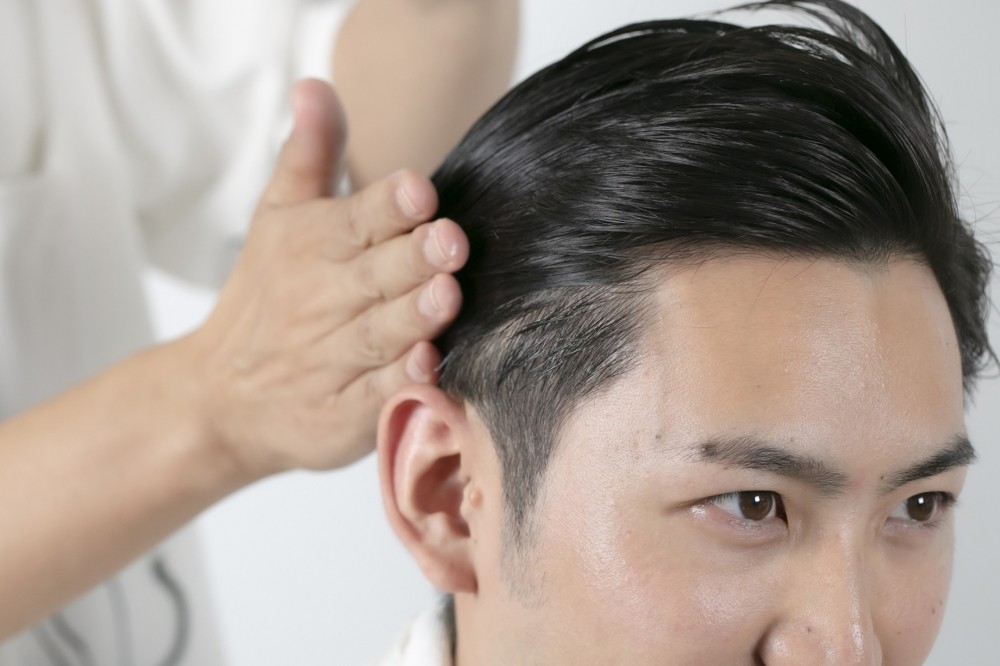 髪型に合わせたグリース（水性ポマード）の使い方を美容師が直伝。ヘアスタイリング剤選びに悩む男性必見です！