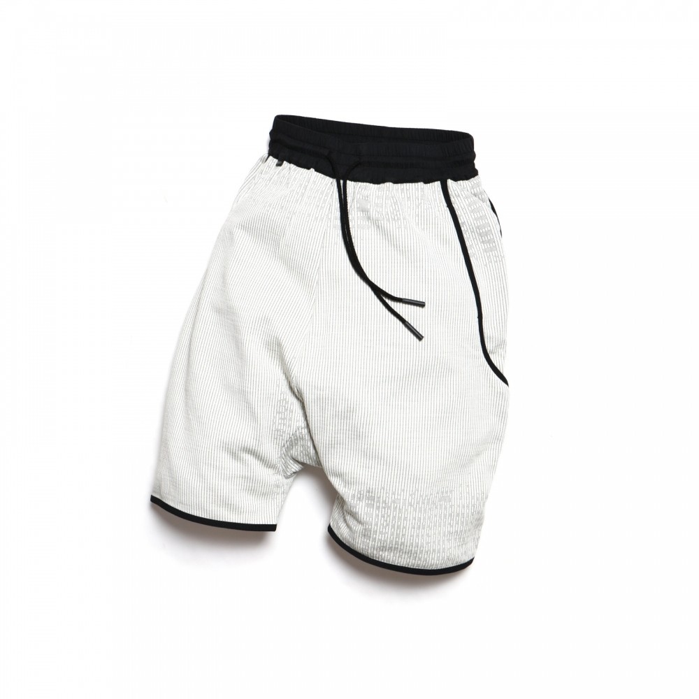 特集 ショートパンツの選び方と着こなし方 大人の男性におすすめするコーディネート術とは Photo 伊勢丹新宿店メンズ館 公式メディア Isetan Men S Net