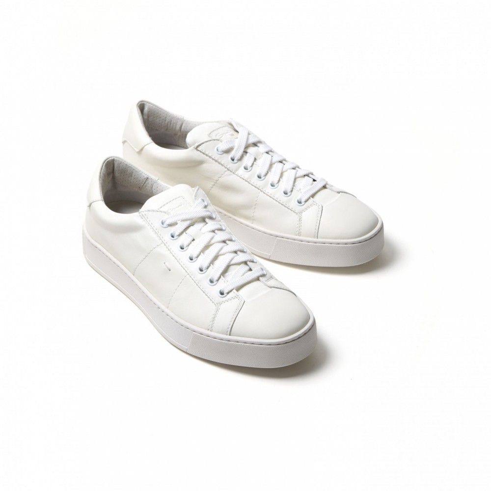 特集 John Lobb ジョンロブ ほか 素材の良さが際立つ大人顔の 白スニーカー 19選 Photo 伊勢丹新宿店メンズ館 公式メディア Isetan Men S Net