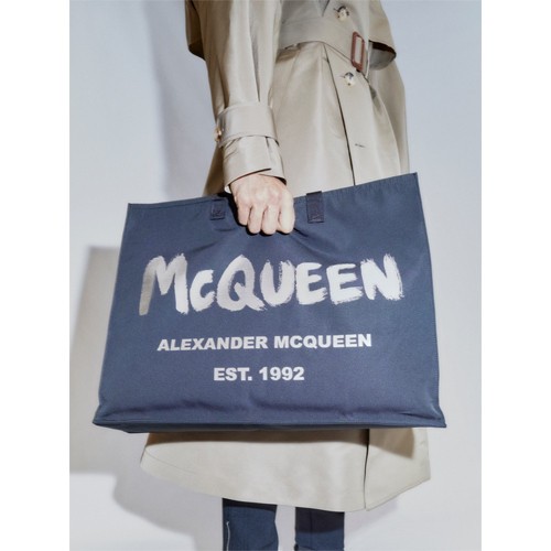 アレキサンダー・マックイーン＞｜“McQueen”のグラフィティロゴを ...