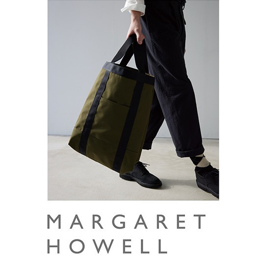 マーガレット・ハウエル＞のシューズやバッグなどが集結する