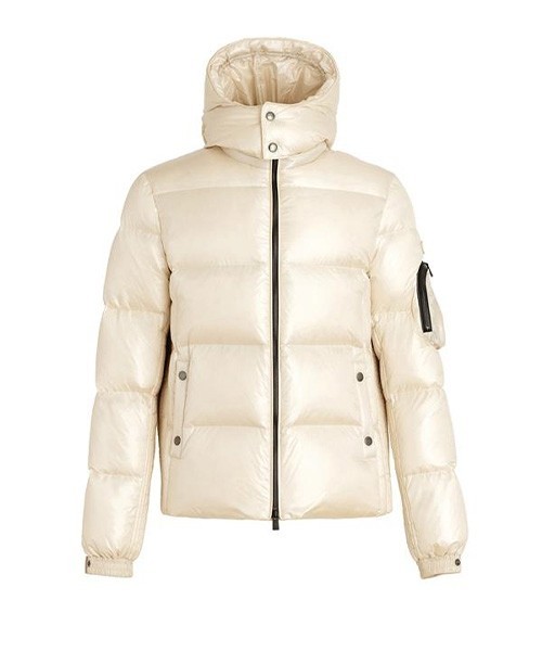 タトラス＞｜ブランドが誇る機能美・造形美を体現できるモデルを三越