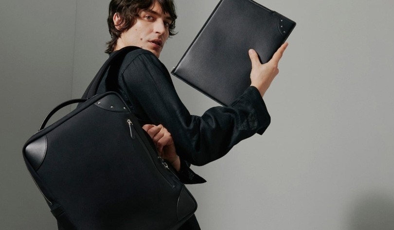 グローブ・トロッター＞｜シンプルな美しさと機能性を兼ね備えたレザー