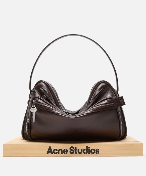 ＜アクネ ストゥディオズ＞ バッグ（H28 × W42 × D11cm）