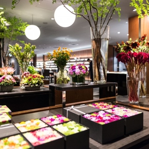 みらいの夏ギフト ニコライ バーグマン 紫陽花の フレッシュフラワーアレンジメント を この日 あの人に Isetan Men S Gift Guide 大切な人へ贈る 上質の一品 2月4日更新 Feature 伊勢丹新宿店メンズ館 公式メディア Isetan Men S Net