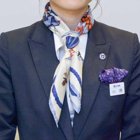 お洒落に見えるスカーフの巻き方 オンオフ使える上手な活用術とは Q A 伊勢丹新宿店メンズ館 公式メディア Isetan Men S Net
