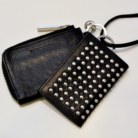 オシャレで実用的 この夏はアクセサリー感覚で楽しむ ネックウォレット に注目 1 2 Recommend 伊勢丹新宿店メンズ館 公式メディア Isetan Men S Net