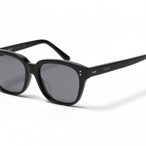 お話し中CELINE、サングラス、これからの季節に