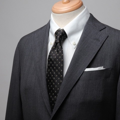 グレースーツの基本のキ グレー 黒のvゾーンは 洗練されたイメージでスマートに決める Isetan Men S の Vゾーンの流儀 ネクタイとシャツが印象を変える Feature 伊勢丹新宿店メンズ館 公式メディア Isetan Men S Net グレースーツの基本のキ グレー 黒のvゾーンは 洗練されたイメージでスマートに決める Isetan Men S の Vゾーンの流儀 ネクタイとシャツが印象を変える Feature 伊勢丹新宿店メンズ館 公式メディア Isetan Men S Net