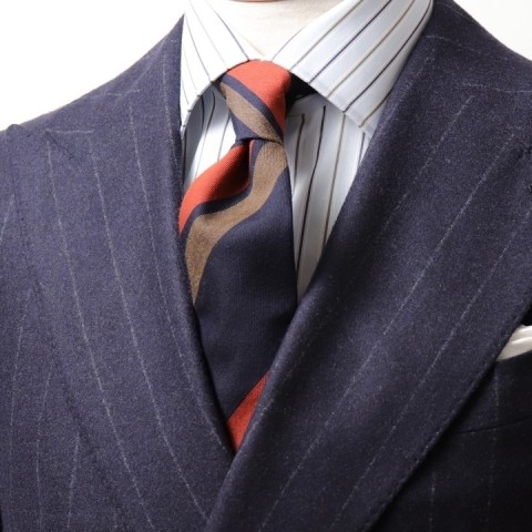 19年秋冬トレンド 堂々と着たいネイビーのダブルに ネクタイで流行色を効かせる Isetan Men S の Vゾーンの流儀 ネクタイとシャツが印象を変える Feature 伊勢丹新宿店メンズ館 公式メディア Isetan Men S Net