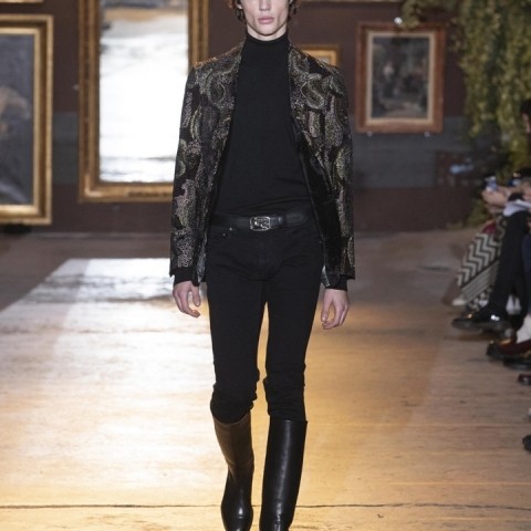 Etro エトロ ブランドの本質的な伝統にエキゾチックなひねりを加えた 年秋冬コレクションが登場 News 伊勢丹新宿店メンズ館 公式メディア Isetan Men S Net