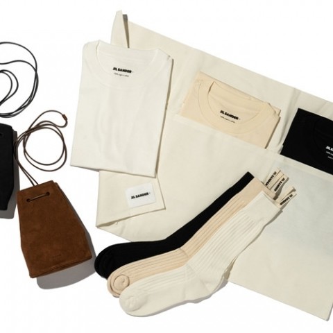 〈ジル サンダー〉（左）バッグ各70,400円 （右上）Tシャツセット 48,400円 （中央）靴下セット 28,600円