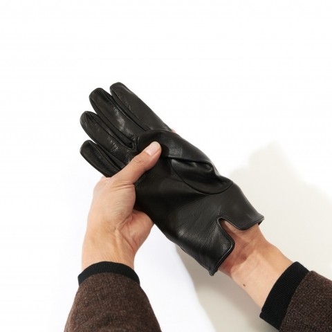 デリケートな 手袋 の正しいつけ方 外し方 日々のケア方法 Q A 伊勢丹新宿店メンズ館 公式メディア Isetan Men S Net