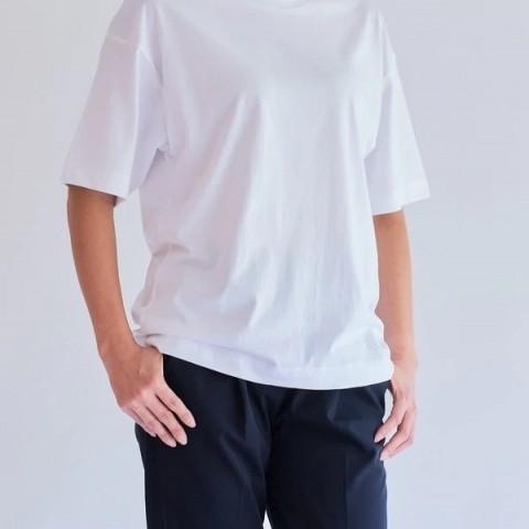 ＜オーカ・トランク＞「シングルソフト/リラックスフィット クルーネックTシャツ（WOMEN）」 17,600円