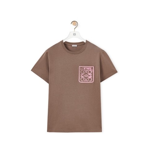 ＜ロエベ＞Tシャツ「ANAGRAM FAKE POCKET T-SHIRT」 各55,000円