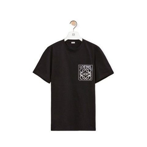 ＜ロエベ＞Tシャツ「ANAGRAM FAKE POCKET T-SHIRT」 各55,000円
