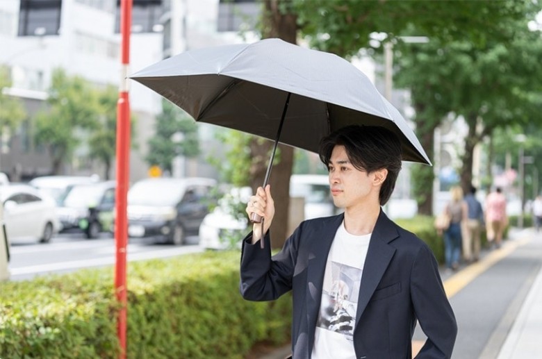 【特集】夏の暑さには日傘！「日傘男子」のリアルな感想、失敗しない選び方教えます