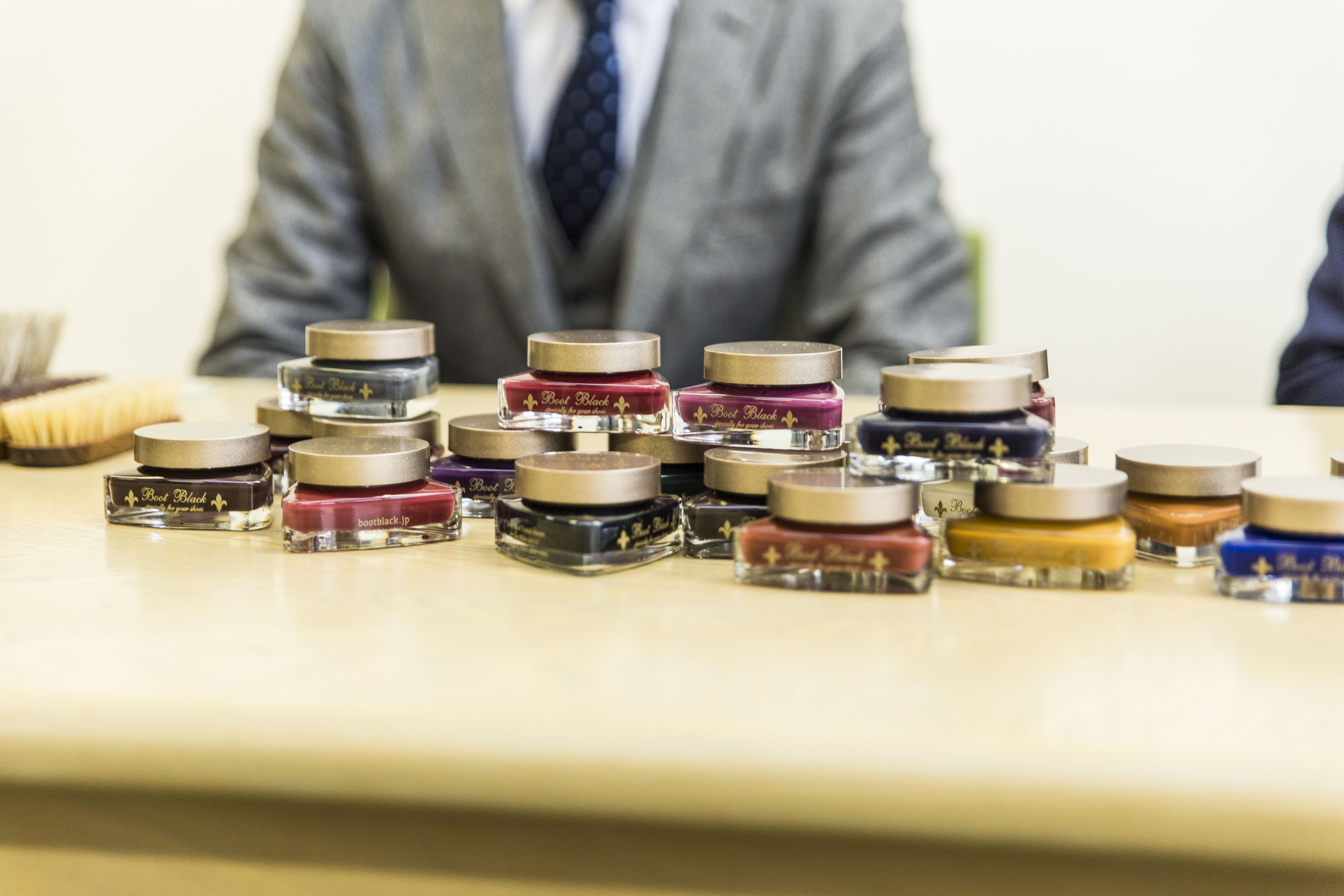 工場取材】＜ブートブラック＞に磨き上げた新作、「アーティスト