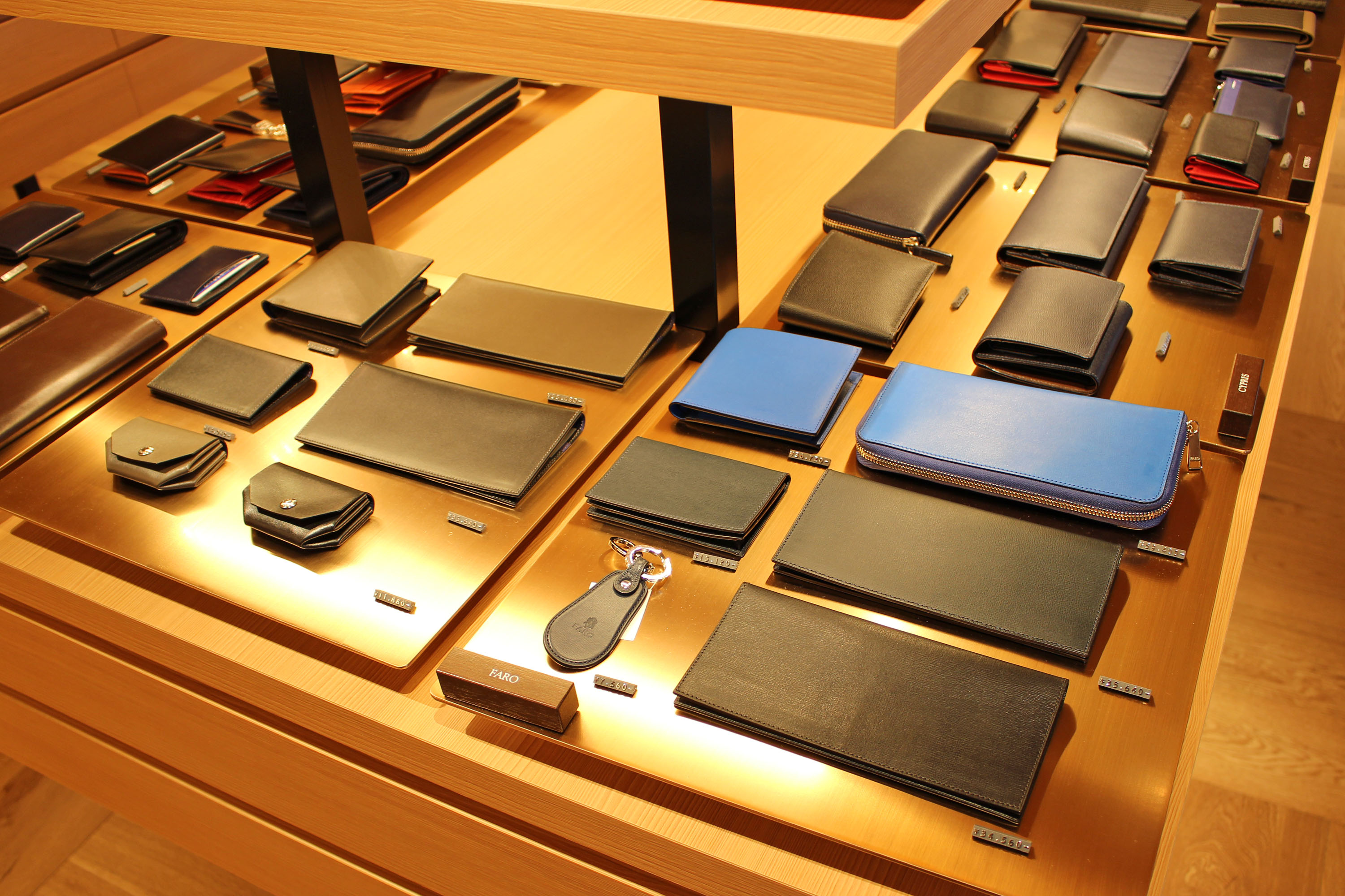 春のイセタンサローネ メンズ 丸の内 丸の内の男たちが愛用するバッグ スモールレザーグッズは ビジネスのための良き相棒が人気 春のイセタンサローネ メンズ 丸の内 Feature 伊勢丹新宿店メンズ館 公式メディア Isetan Men S Net