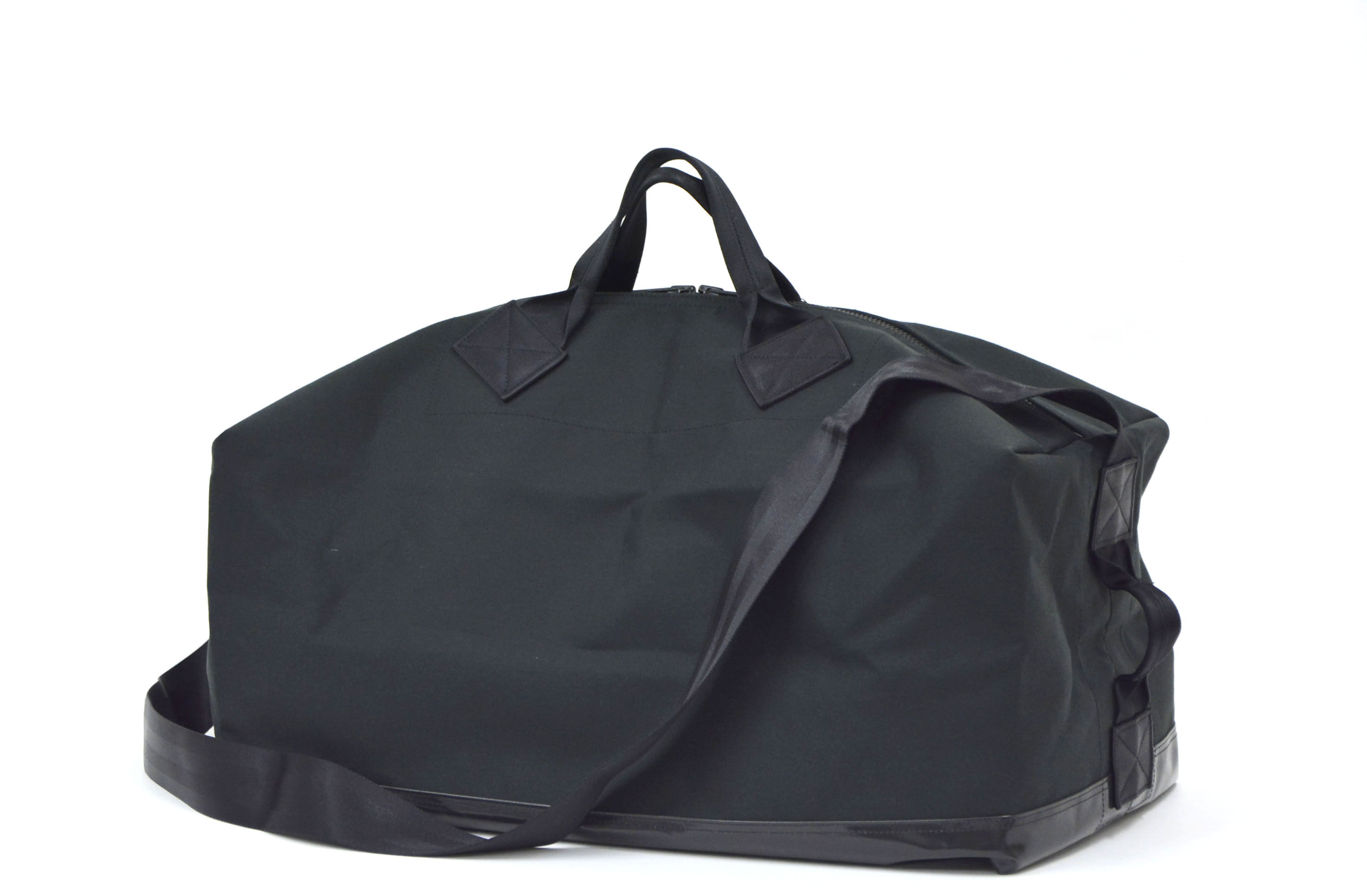 ＜MARGARET HOWELL×PORTER＞｜コラボ10周年を記念し、初期モデルをアップデートしたバッグ全4型が登場 | NEWS