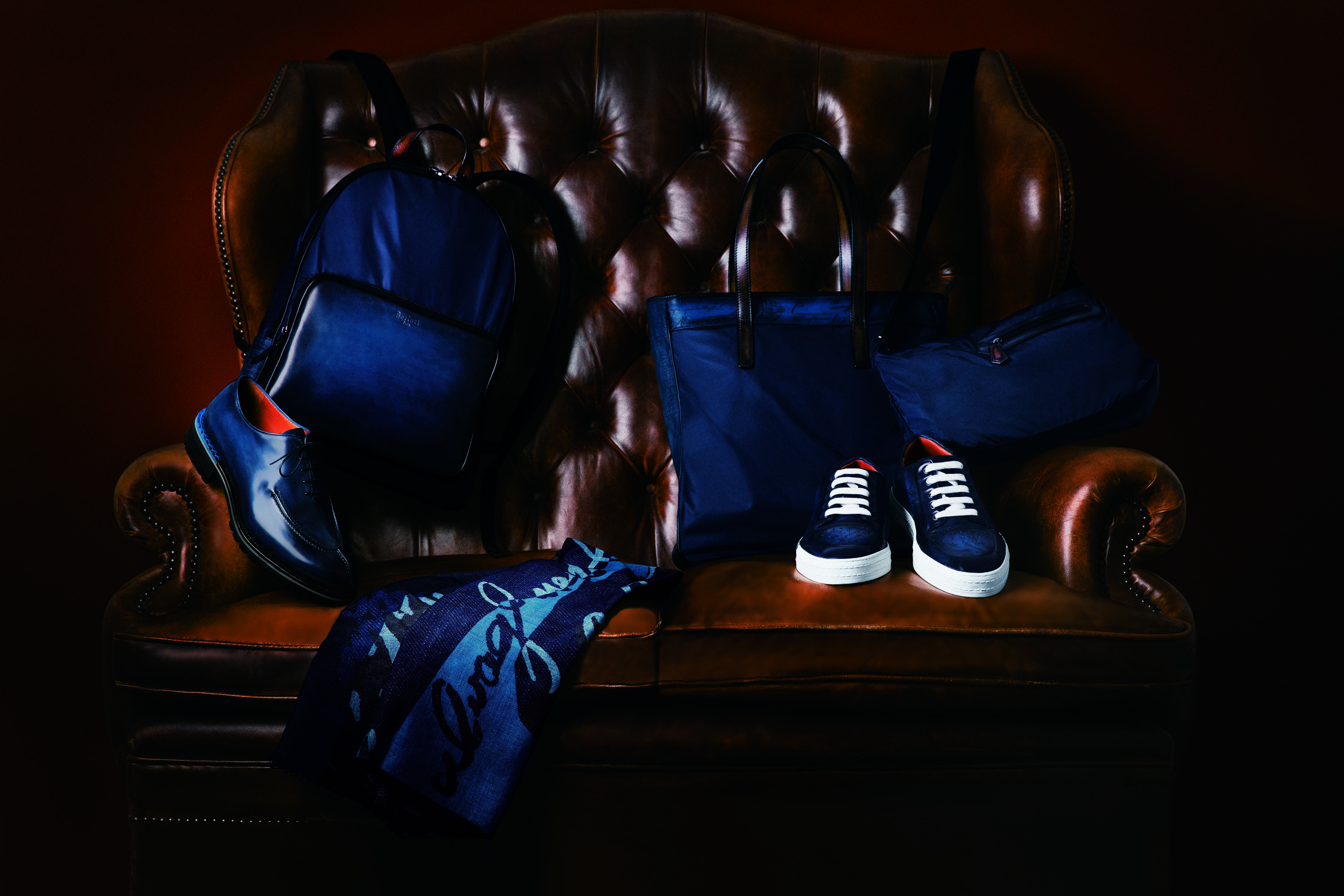 Berluti/ベルルッティ＞がジャパン・ブルーに染まる──メンズ館に