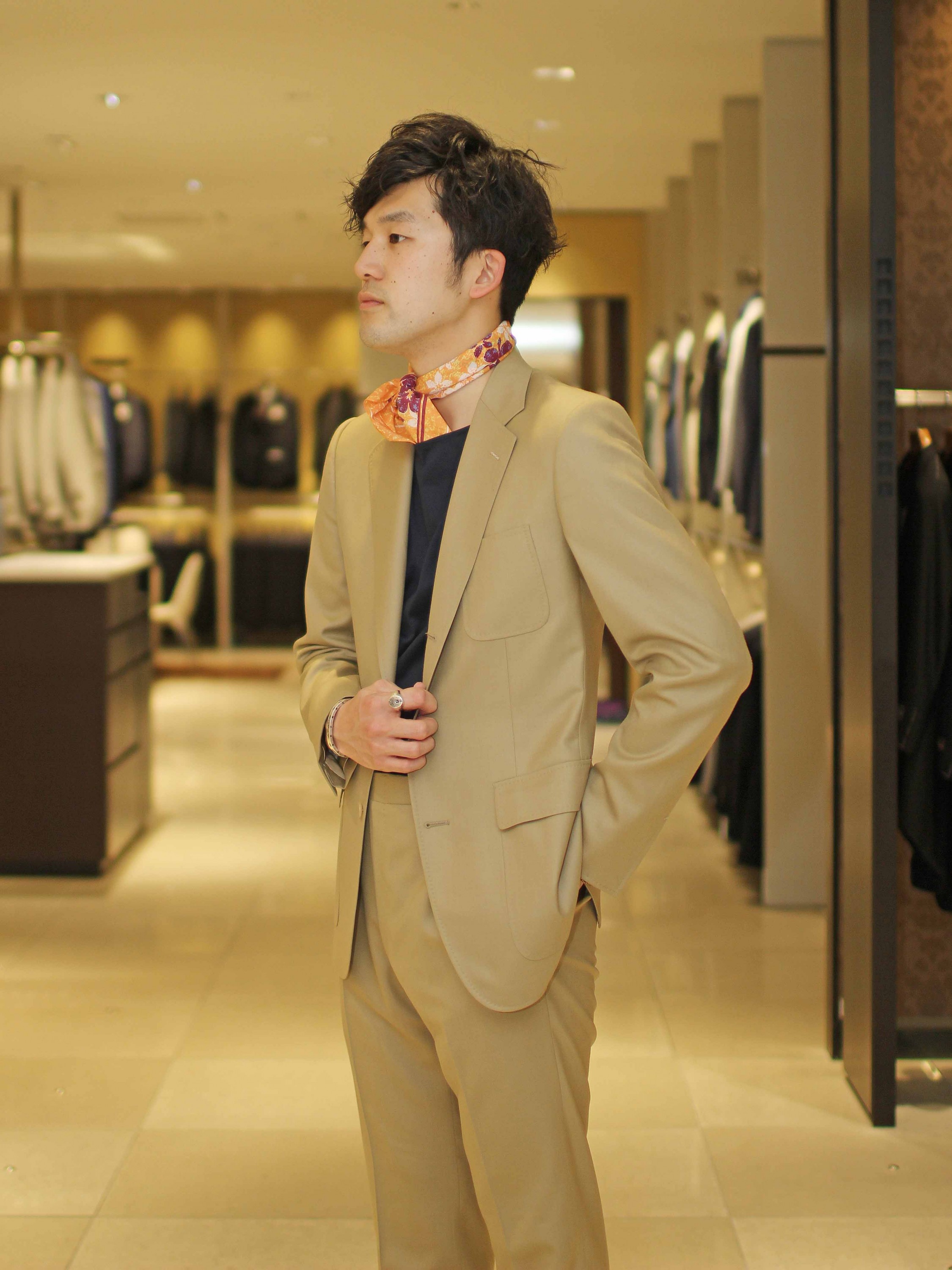 Husbands ハズバンズ 英国素材とナポリ仕立てで パリらしさ を体現 新鋭テーラーによる旬なスーツが完成 Event 伊勢丹新宿店 メンズ館 公式メディア Isetan Men S Net