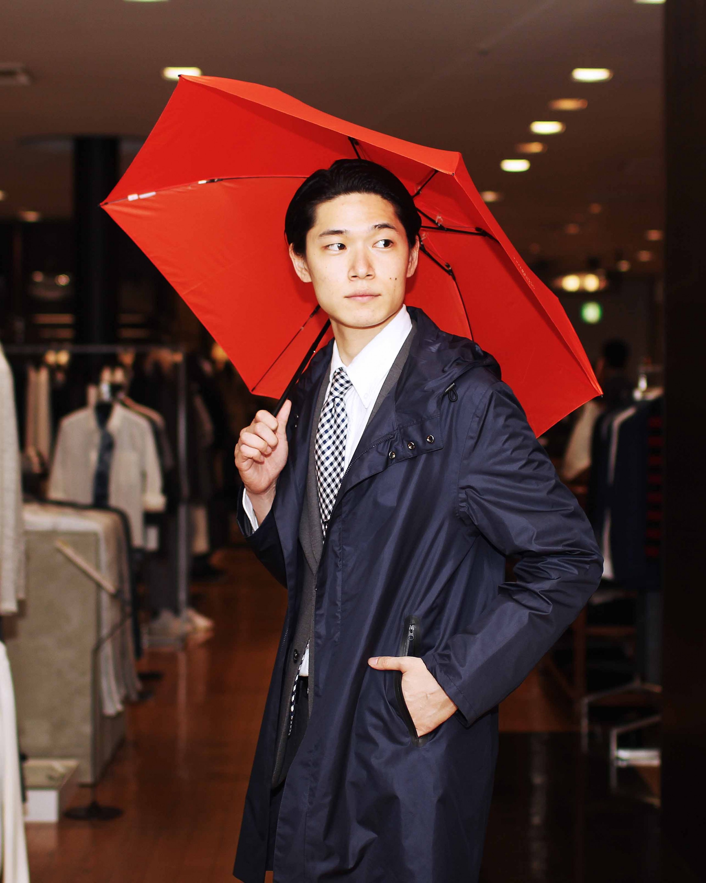 Mackintosh Philosophy マッキントッシュ フィロソフィー 雨の日が待ち遠くなる 機能 ファッションを兼ね備えたレイングッズが登場 News 伊勢丹新宿店メンズ館 公式メディア Isetan Men S Net