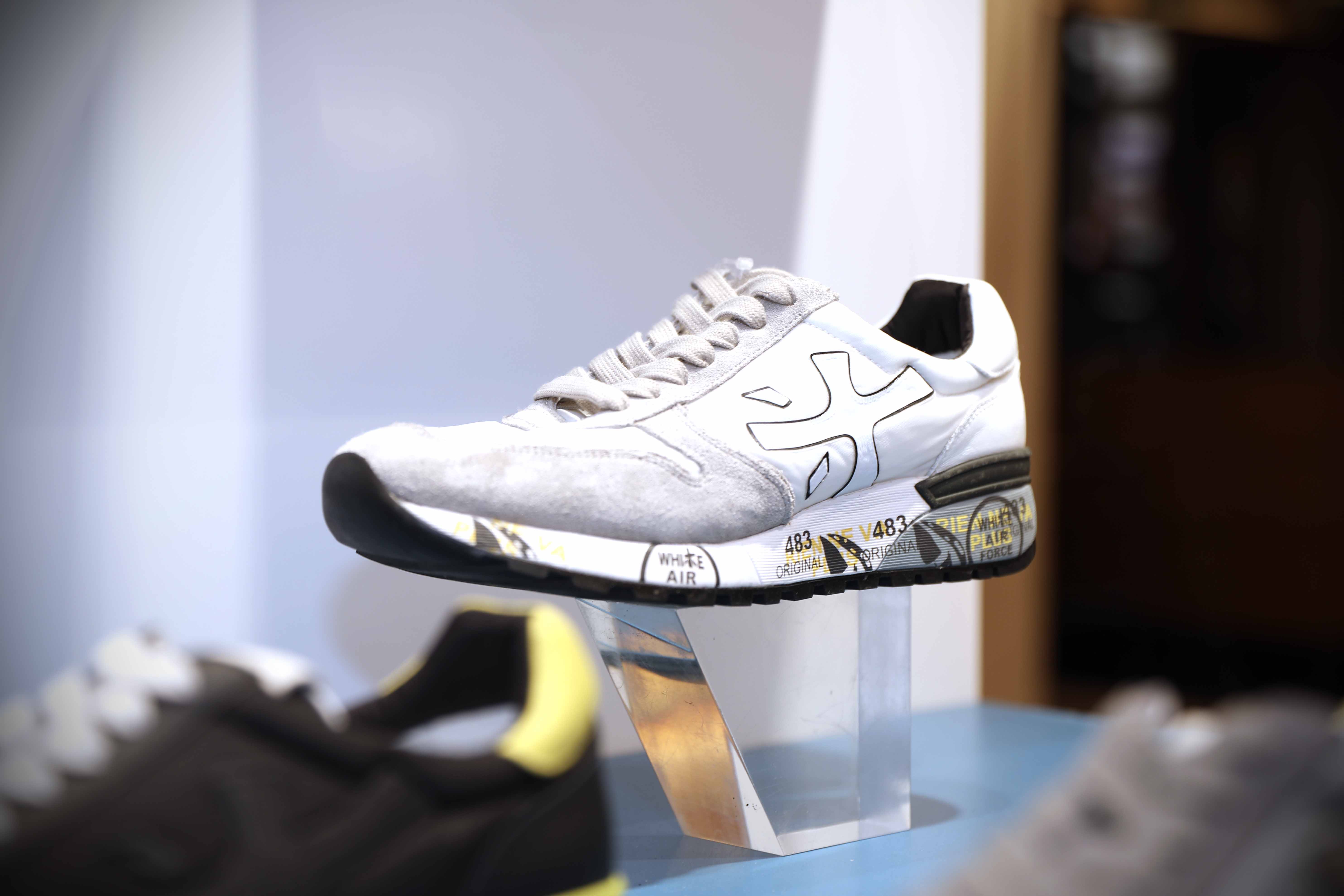 初夏を彩る軽快な一足、＜PREMIATA WHITE/プレミアータホワイト