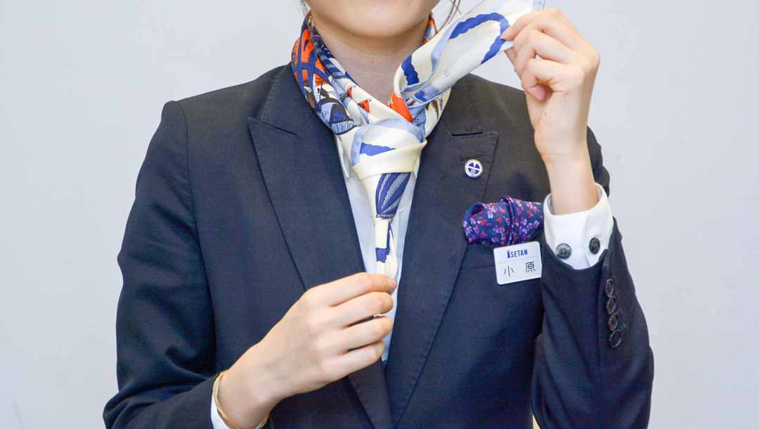 お洒落に見えるスカーフの巻き方 オンオフ使える上手な活用術とは Q A 伊勢丹新宿店メンズ館 公式メディア Isetan Men S Net