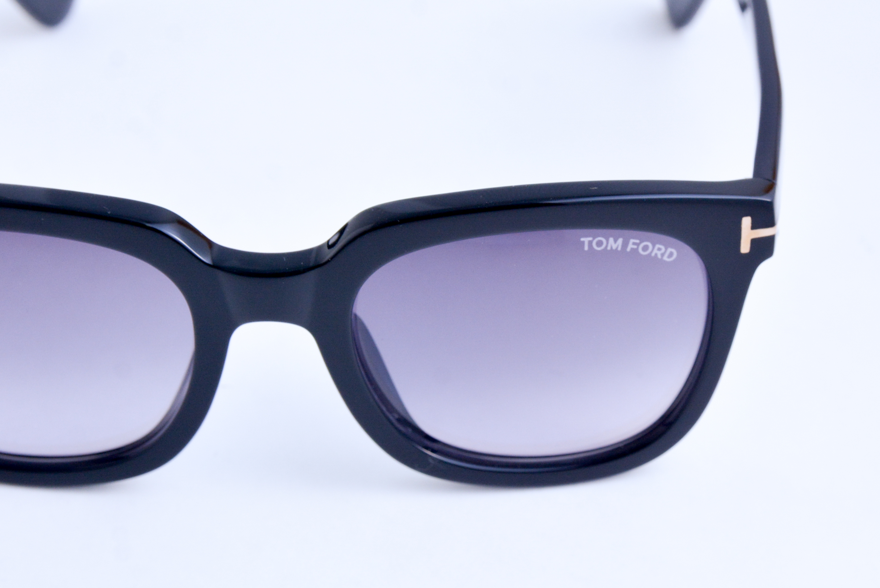 Style completed with sunglasses #2｜＜TOM FORD/トムフォード＞新作モデル多数登場！レトロムードの流れ