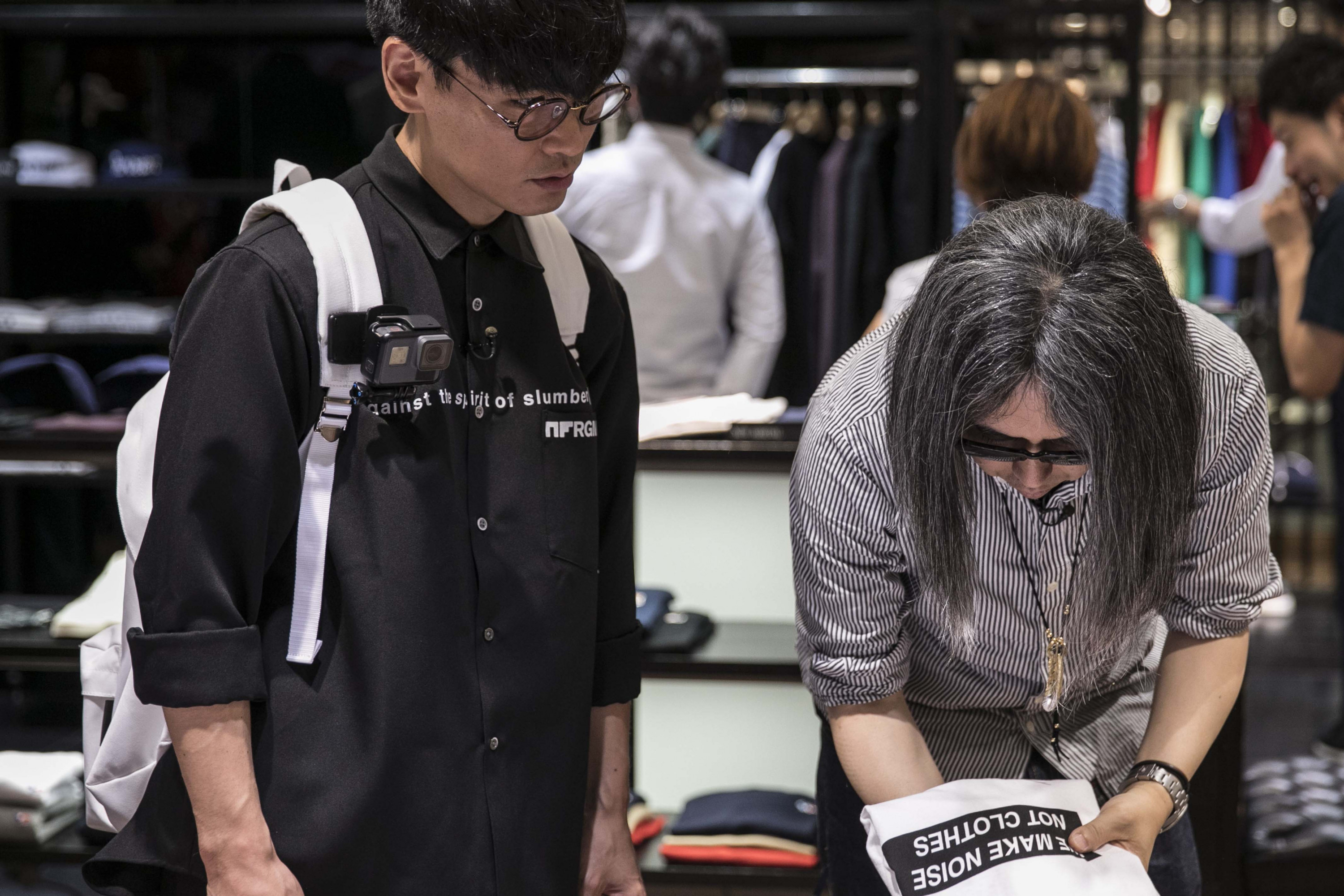 藤原ヒロシとサカナクション 山口一郎が メンズ館でショッピングデート 1 2 Recommend 伊勢丹新宿店メンズ館 公式メディア Isetan Men S Net