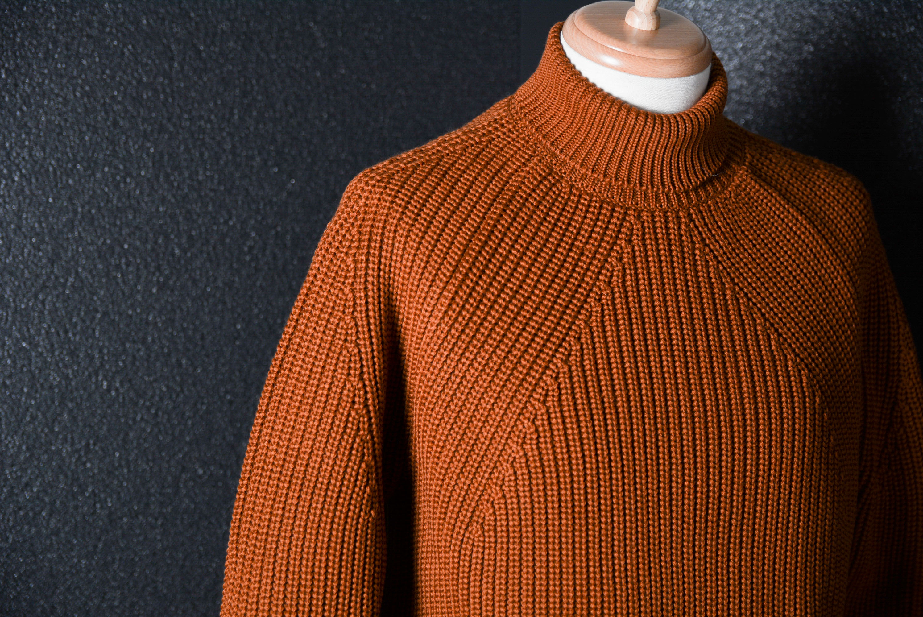 特集 今 着たいニット ニット産地が培ったノウハウを注ぎ込んだ国産ブランド バトナー の独特な美学 Recommend 伊勢丹新宿店メンズ館 公式メディア Isetan Men S Net