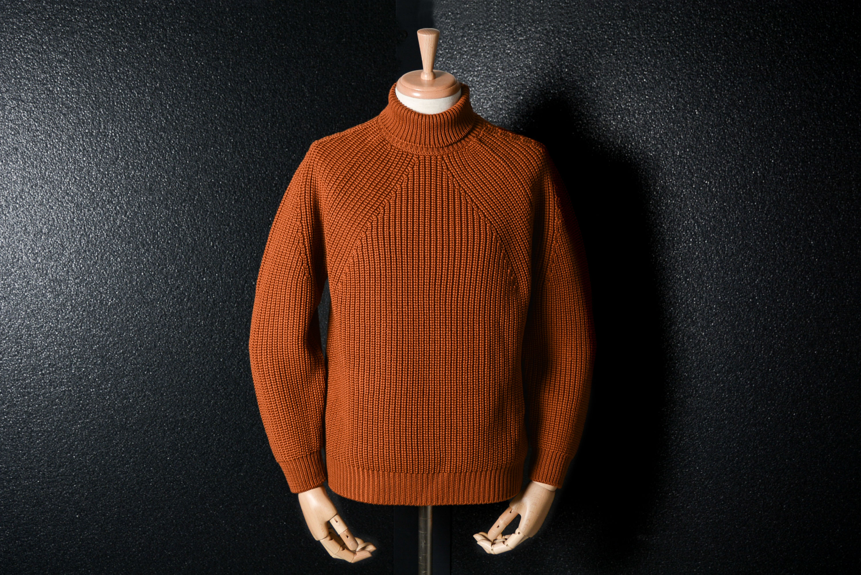 特集 今 着たいニット ニット産地が培ったノウハウを注ぎ込んだ国産ブランド バトナー の独特な美学 Recommend 伊勢丹新宿店メンズ館 公式メディア Isetan Men S Net