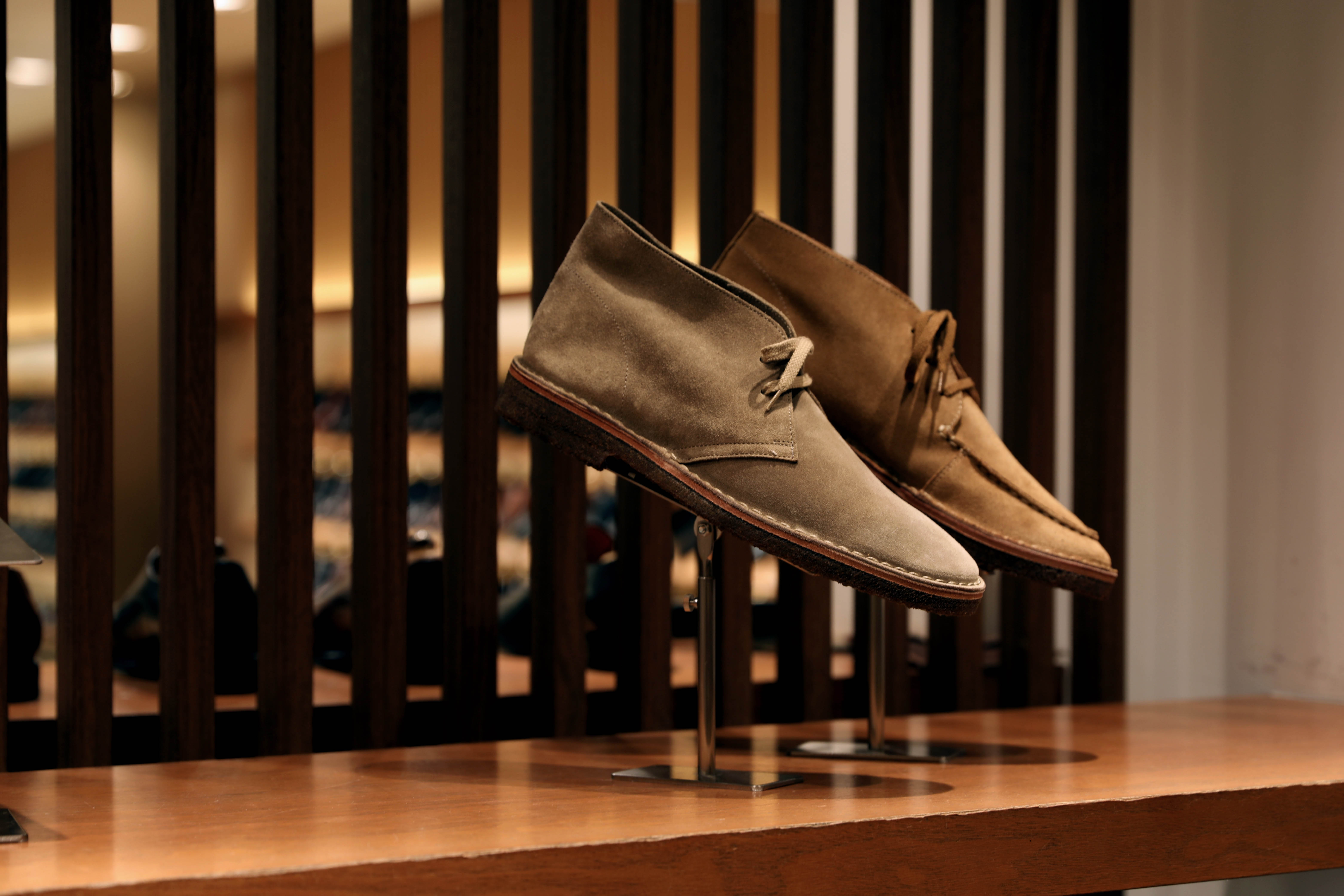 Drake's/ドレイクス モカシン チャッカブーツ スタイルやシーンを選ば