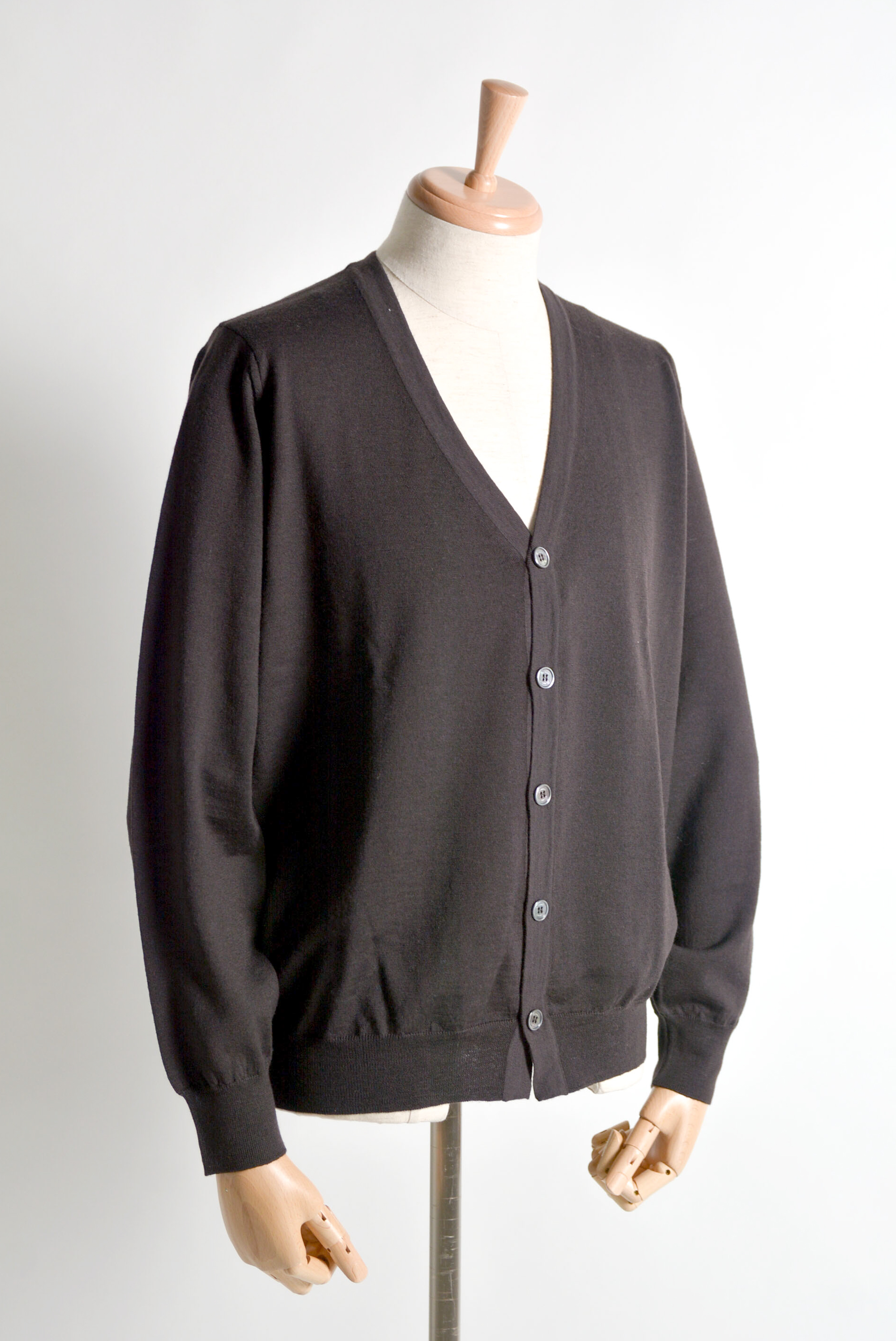 特集 今 着たいニット 世界最古のニットブランド ドルモア が丁寧に作る格上のカシミヤニット Recommend 伊勢丹新宿店メンズ館 公式メディア Isetan Men S Net