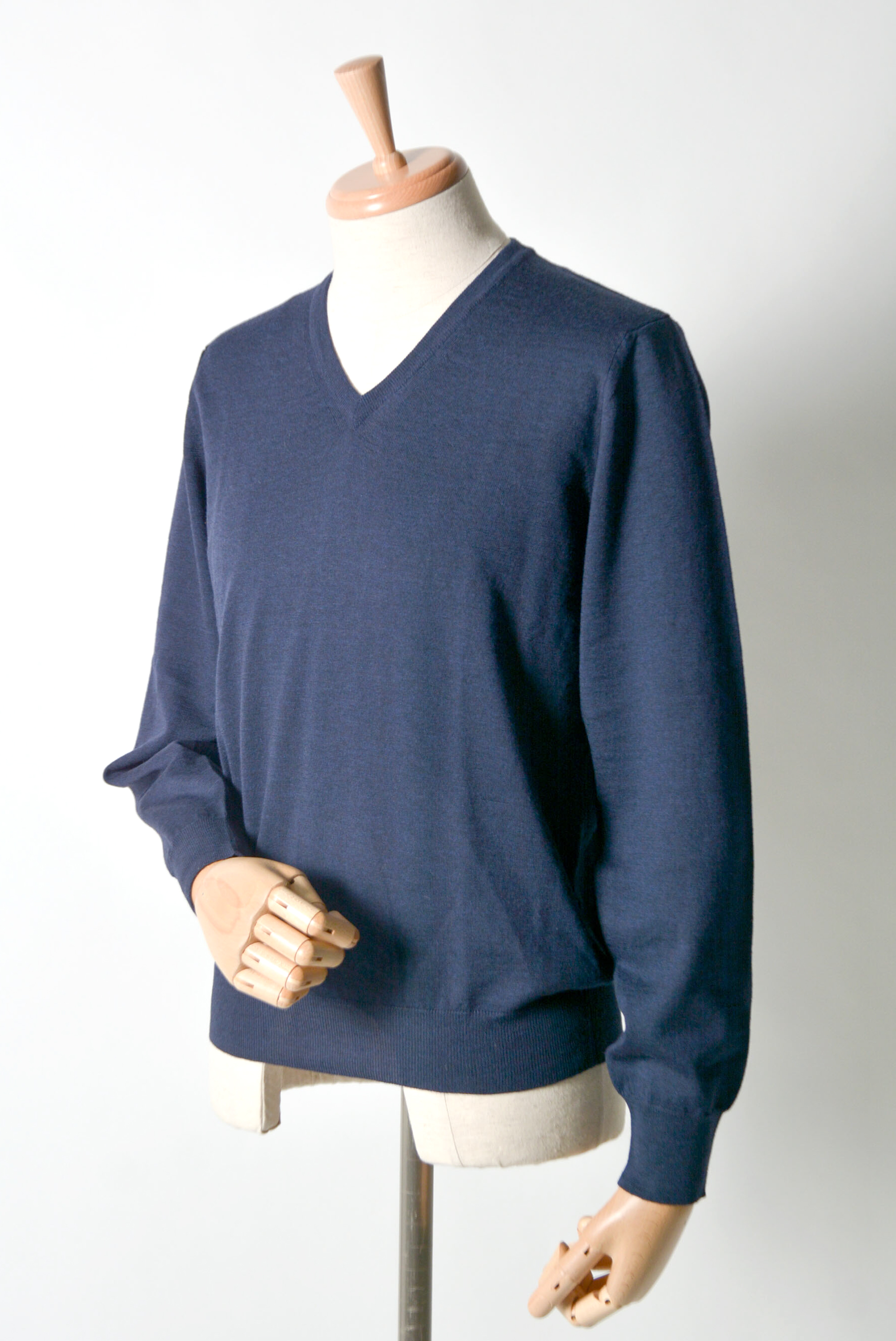 特集 今 着たいニット 世界最古のニットブランド ドルモア が丁寧に作る格上のカシミヤニット Recommend 伊勢丹新宿店メンズ館 公式メディア Isetan Men S Net