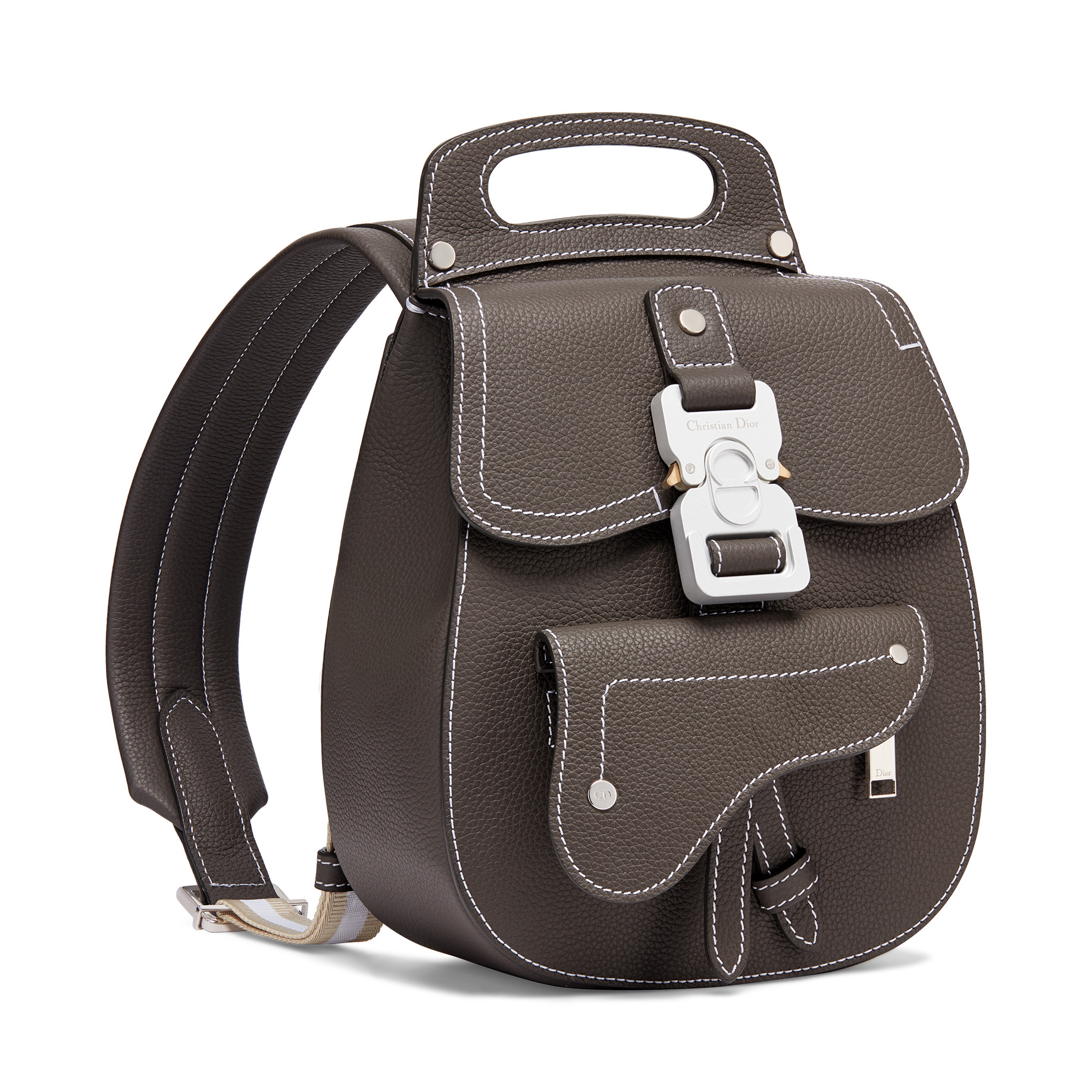 Dior ディオール バッグ レザーグッズに特化したメンズブティックがオープン ディオール オブリーク の伊勢丹新宿店限定アイテムが登場 2 2 News 伊勢丹新宿店メンズ館 公式メディア Isetan Men S Net