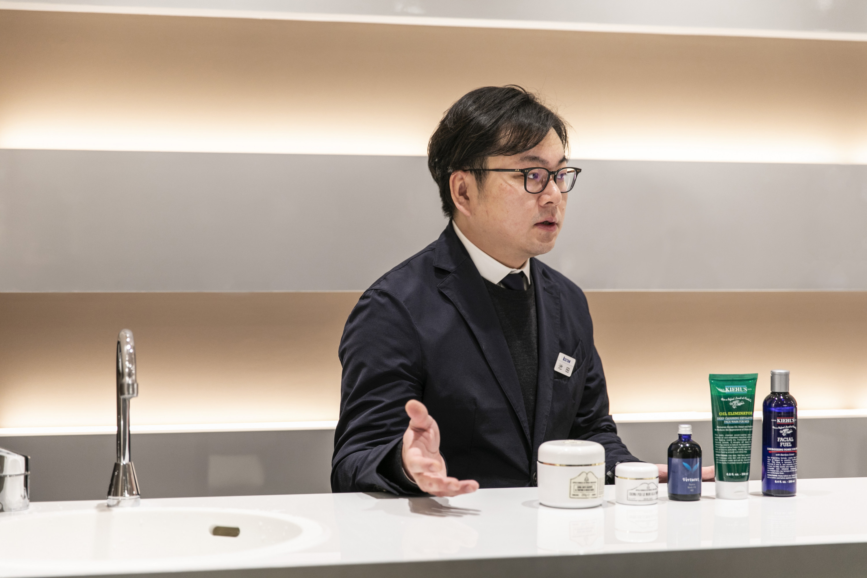 メンズコスメがもっと身近になる 見て 選んで 店頭で体験できる新たな売場が誕生 みんなが知りたいメンズスキンケアatoz イセタンコスメンズ Feature 伊勢丹新宿店メンズ館 公式メディア Isetan Men S Net