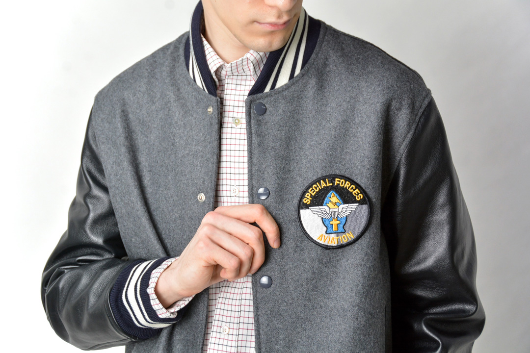 J Press ジェイ プレス アイビールックの象徴 スタジャン をカスタマイズ 限定ワッペンで特別な一着を Event 伊勢丹新宿店メンズ館 公式メディア Isetan Men S Net