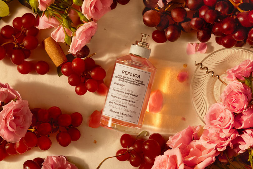 メゾン マルジェラ フレグランス＞最新作、瑞々しいブドウとローズの